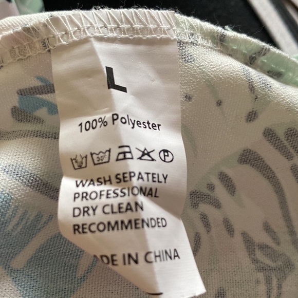 Buttoned tank top pastel colours wood buttons leaves foliage adjustable straps - Picture 11 of 11